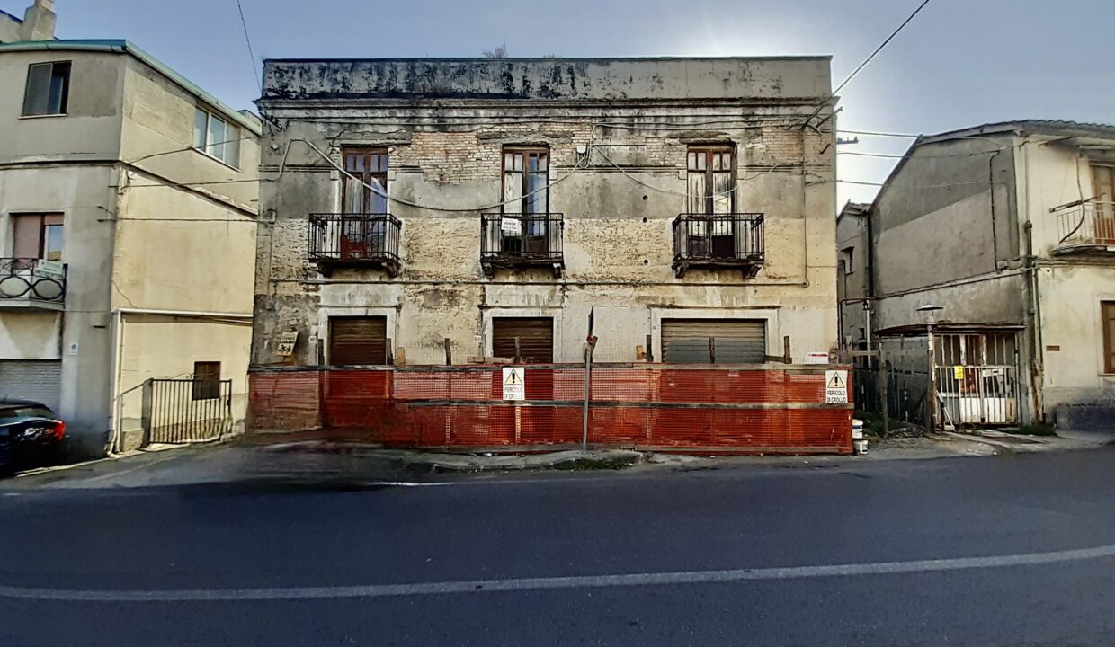 799637EA-37D0-4EDB-9758-0147A71DA726_1_201_a